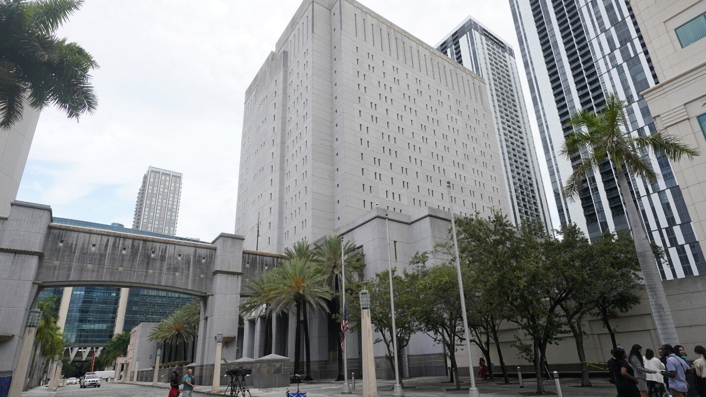 canadian-man-held-by-immigration-officials-dies-in-south-florida-federal-facility,-officials-say