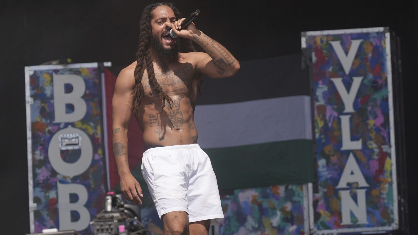 la-policia-britanica-investiga-comentarios-contra-israel-de-un-rapero-en-el-festival-de-glastonbury