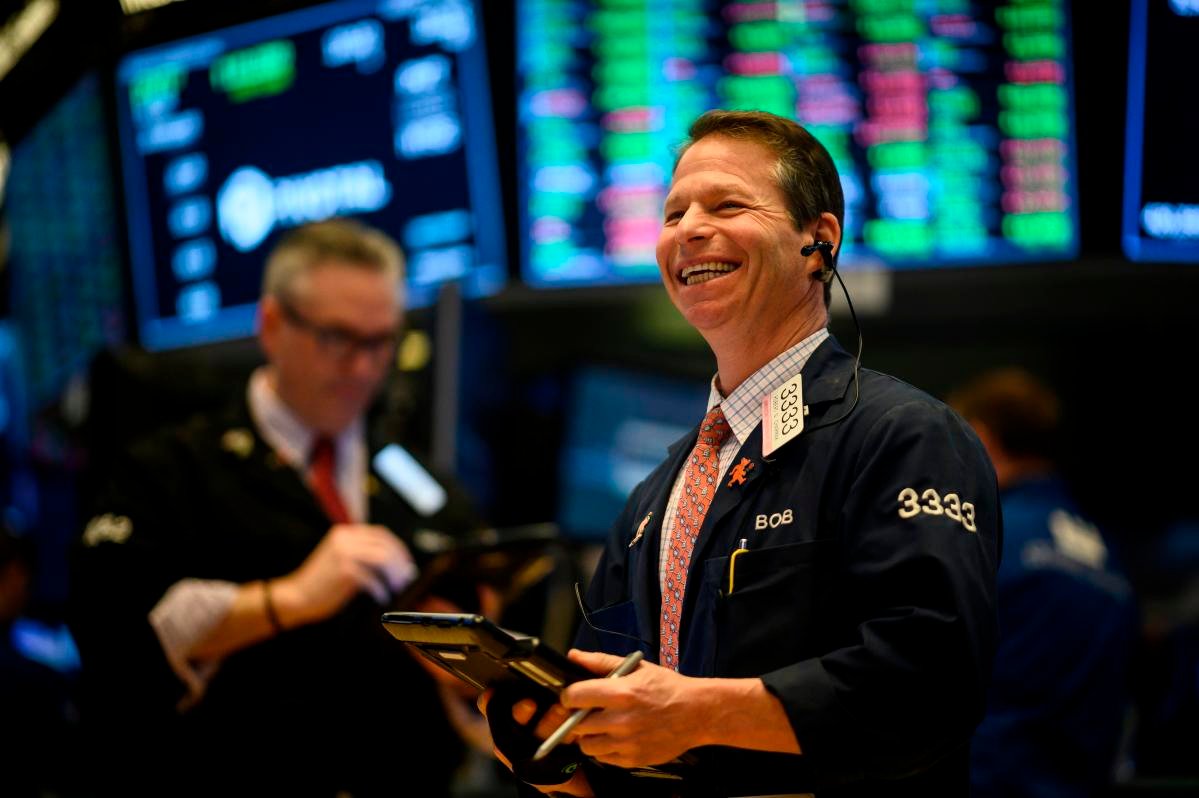 ‘fog-in-the-data’:-soaring-stock-market-nears-second-half-of-2025-with-lingering-uncertainty
