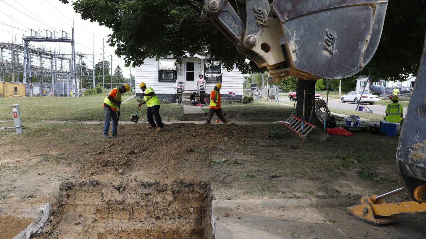 flint’s-still-unfinished-lead-pipe-replacement-serves-as-cautionary-tale-to-other-cities