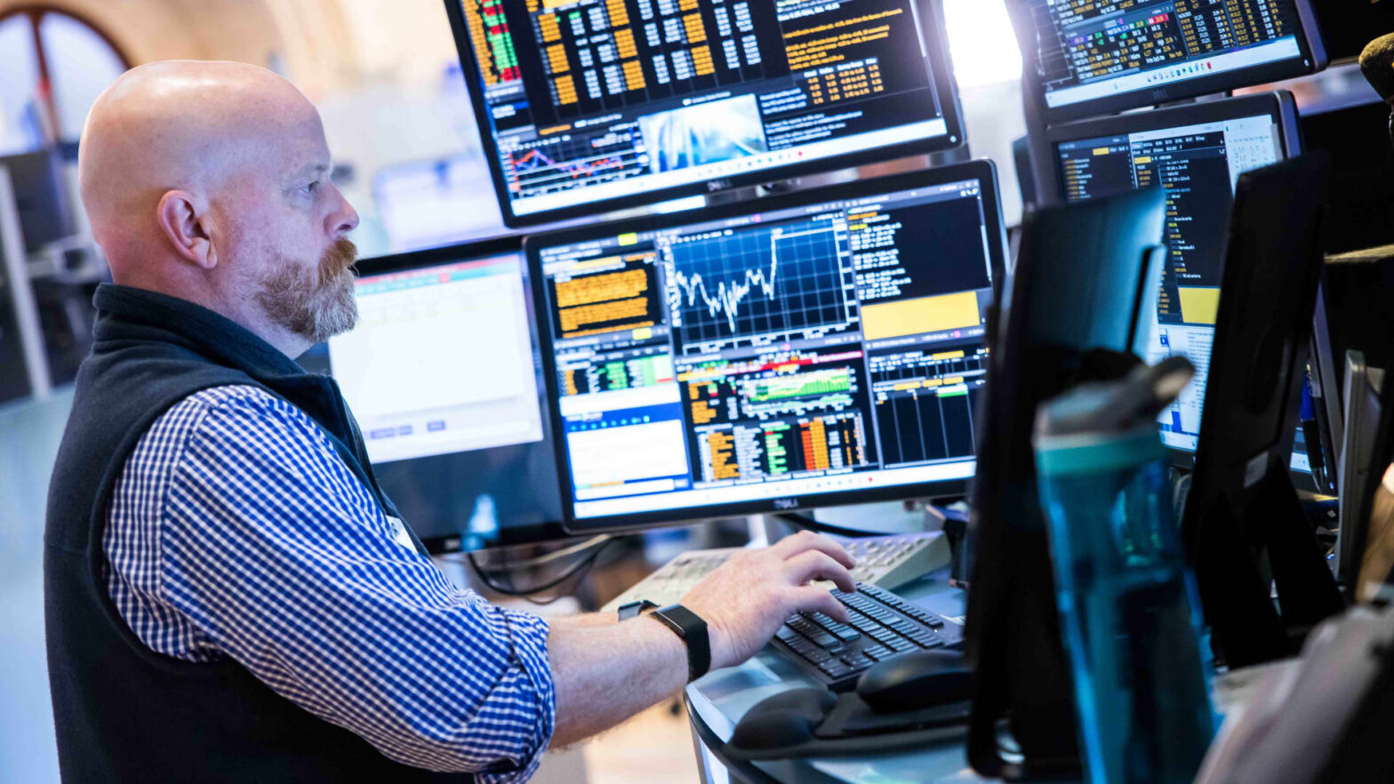 stock-futures-rise-after-s&p-500-notches-a-fresh-record-high:-live-updates