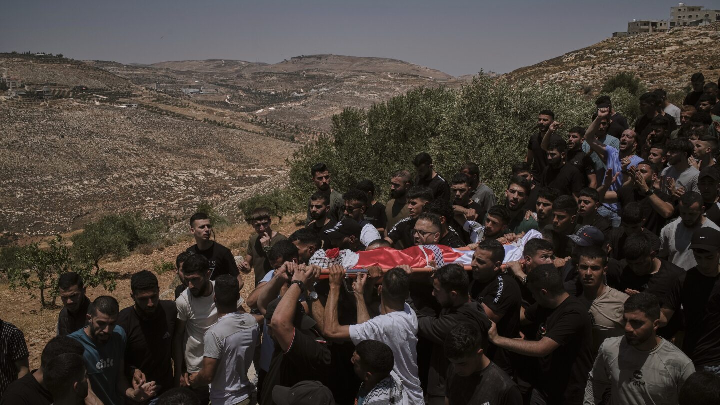 israeli-settlers-rampage-at-a-military-base-in-the-west-bank