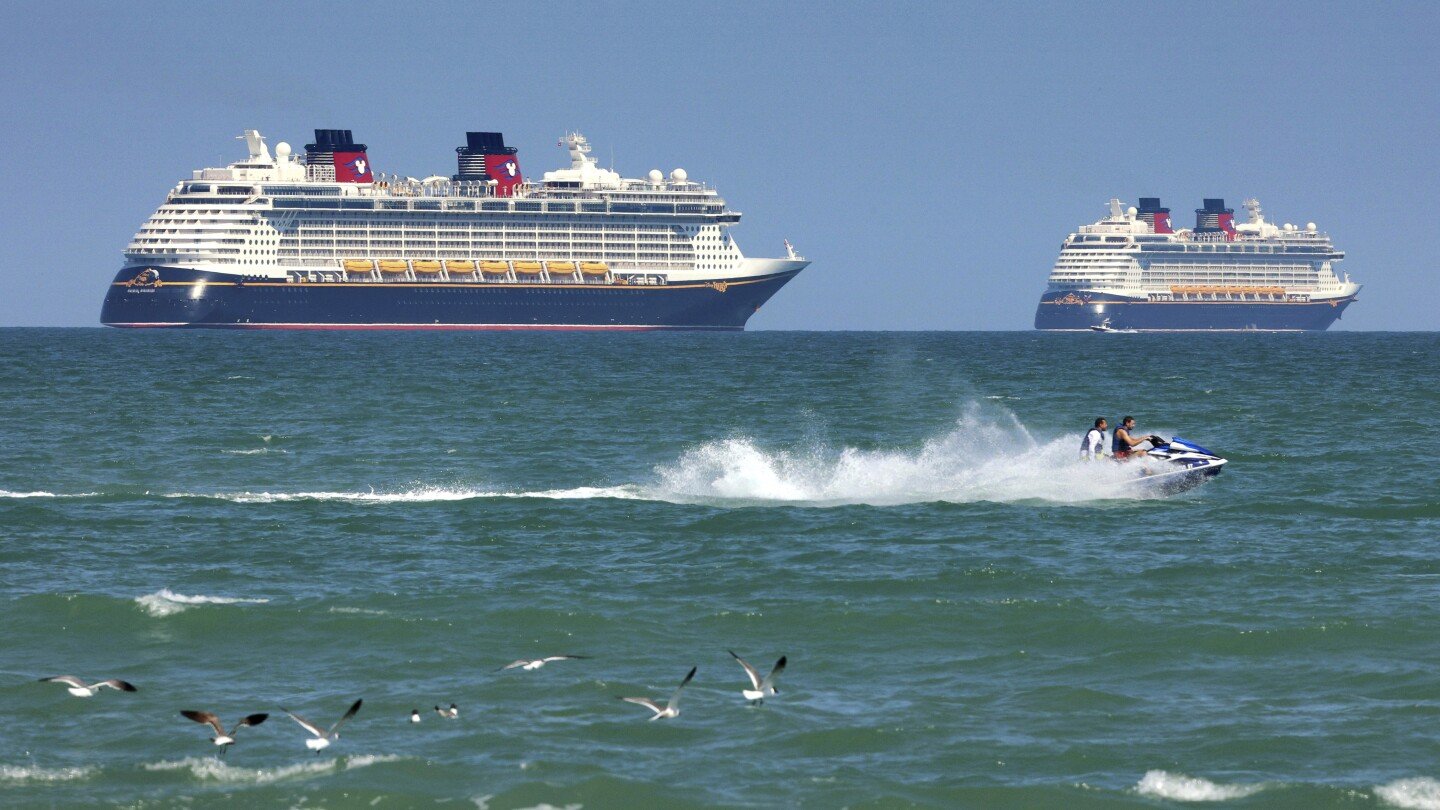disney-cruise-ship-rescue-team-saves-girl-and-father-after-overboard-fall