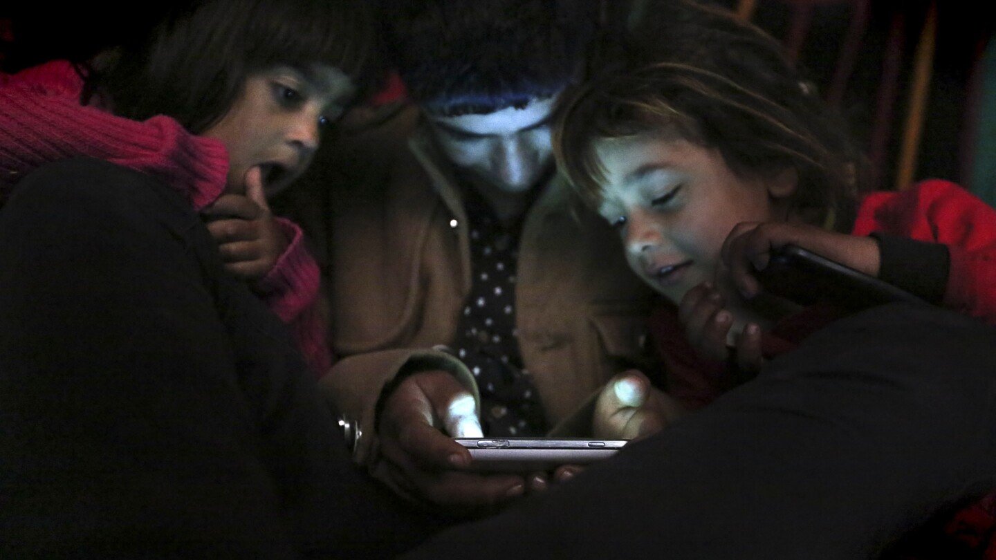 he-pioneered-the-cellphone.-it-changed-how-people-around-the-world-talk-to-each-other