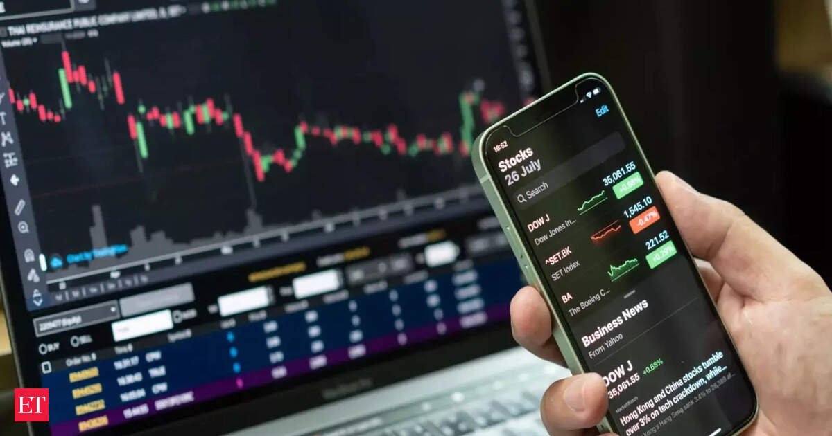 us-stock-market-today:-wall-street-edges-higher-as-s&p-500-gains-on-trump’s-vietnam-trade-deal,-nasdaq-jumps,-dow-steady-amid-weak-adp-jobs-data