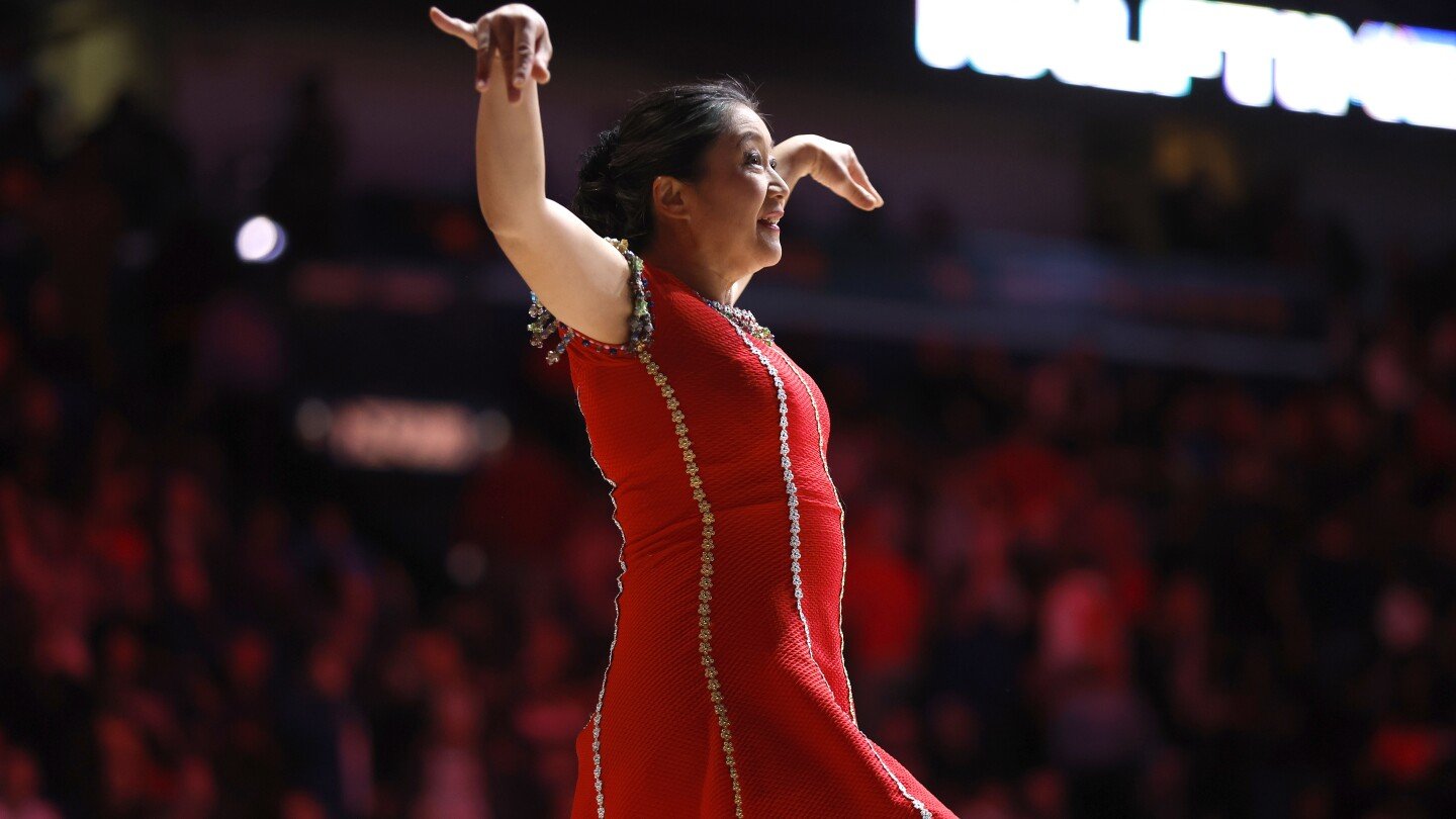 red-panda-has-fractured-left-wrist,-released-from-hospital-after-fall-at-wnba-game