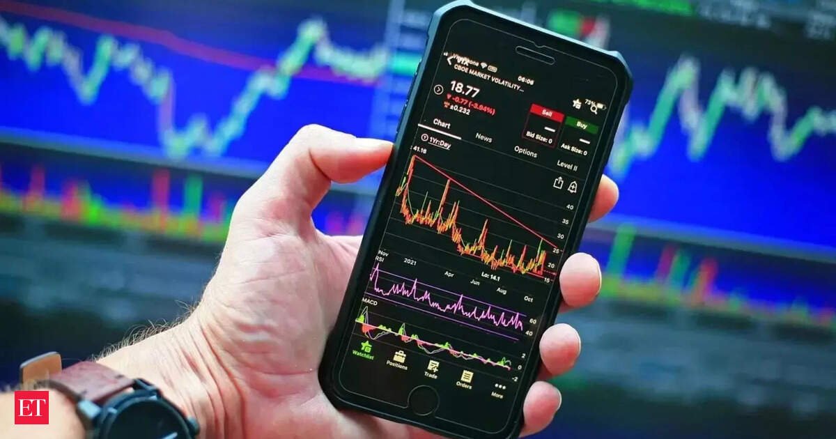 us-stock-market-futures-today:-dow-slips-while-s&p-500-and-nasdaq-hit-fresh-records-as-apple,-nvidia,-and-tesla-lead-tech-rally-ahead-of-june-jobs-report