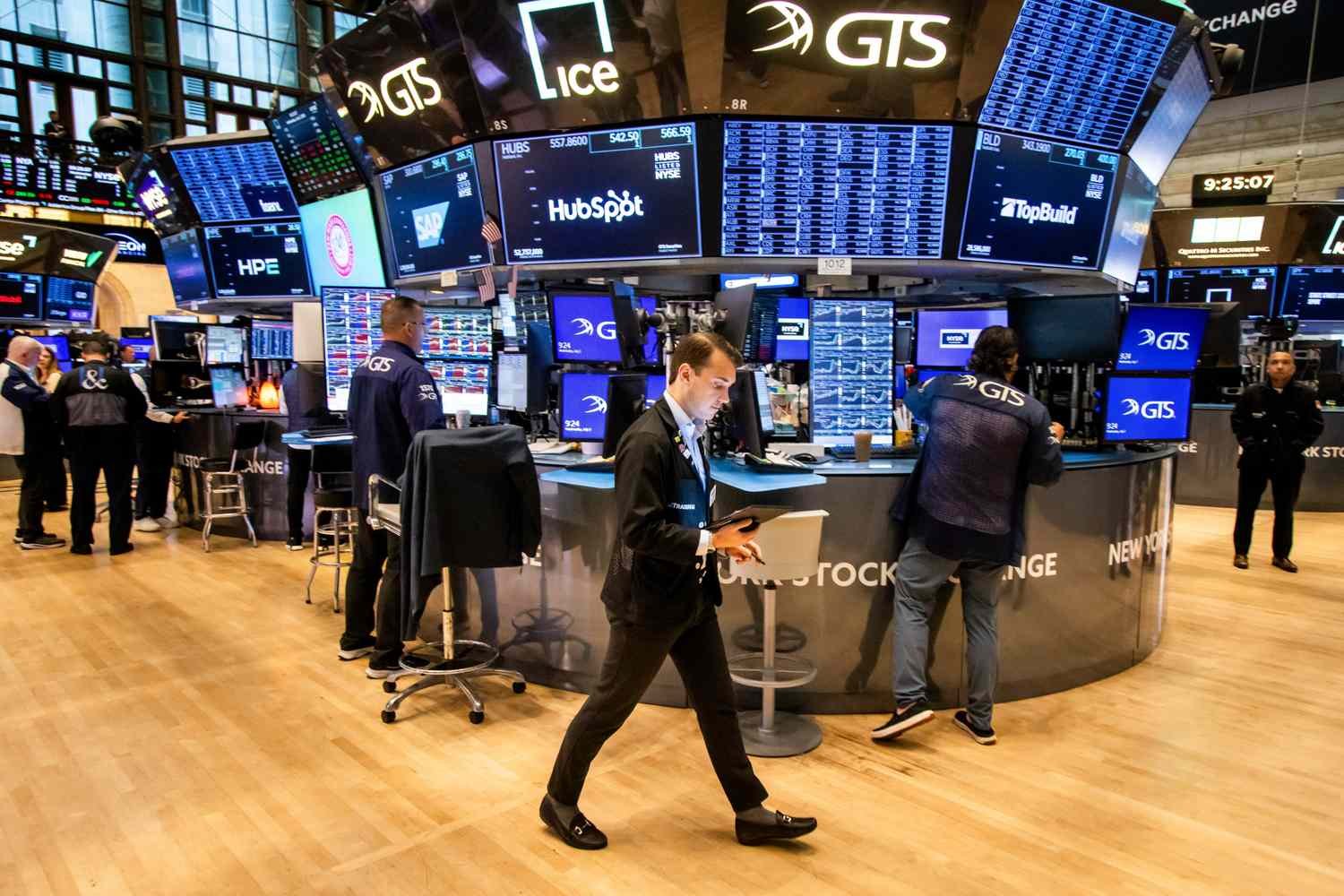 dow-jones-today:-stock-futures-holding-steady-ahead-of-june-jobs-report-as-market-looks-to-add-to-record-highs