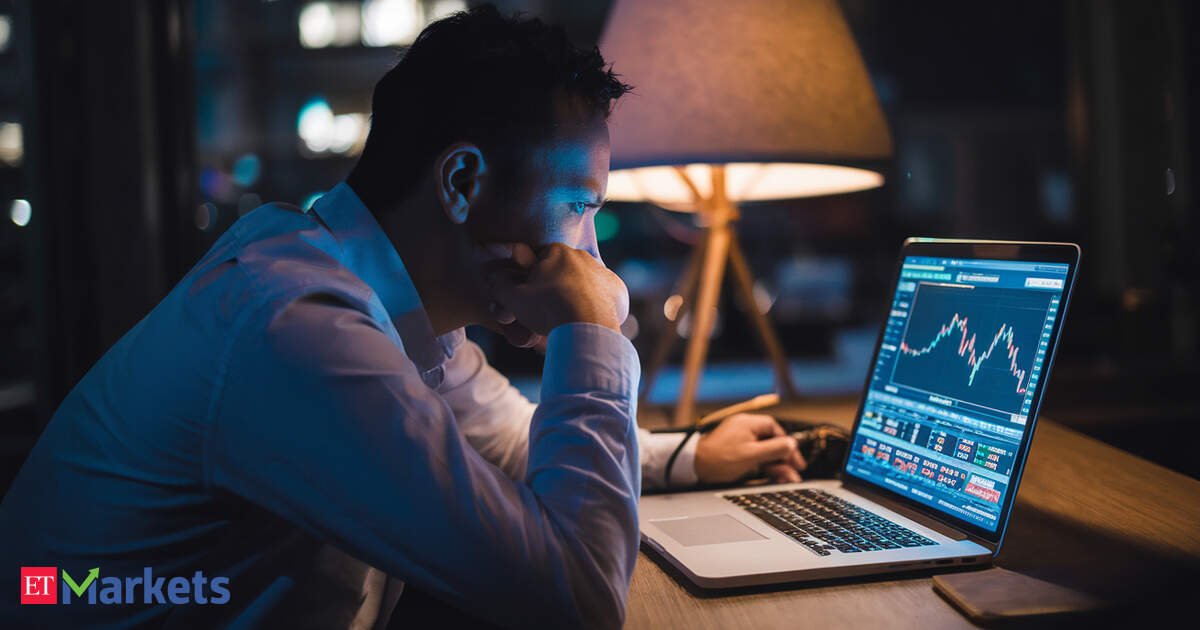 stock-market-hit-by-$11-billion-exodus-in-1-month.-why-company-insiders-are-cashing-out-now