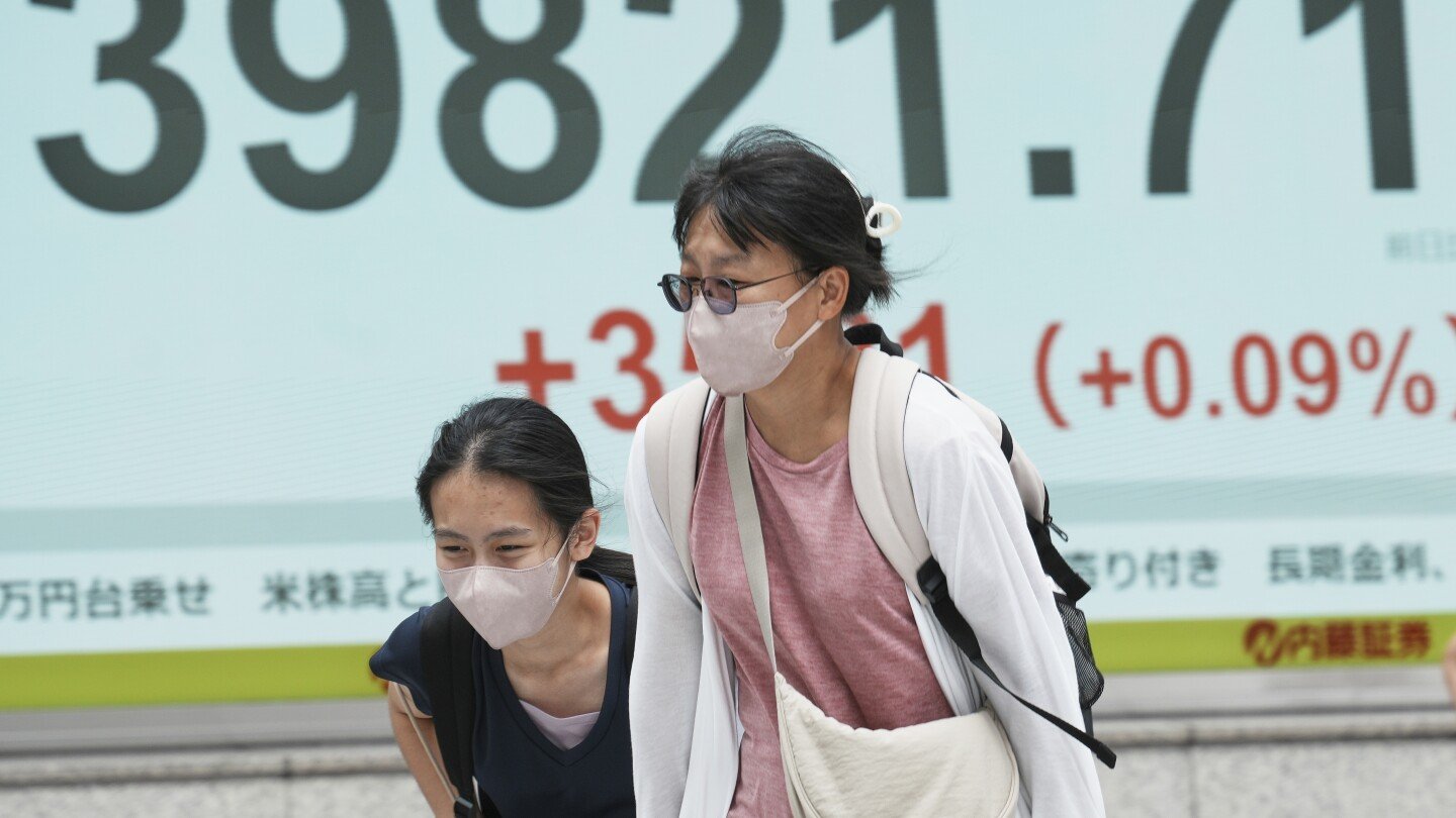 asian-shares-are-mixed-as-trump’s-tariff-deadline-looms,-while-us-stocks-set-records