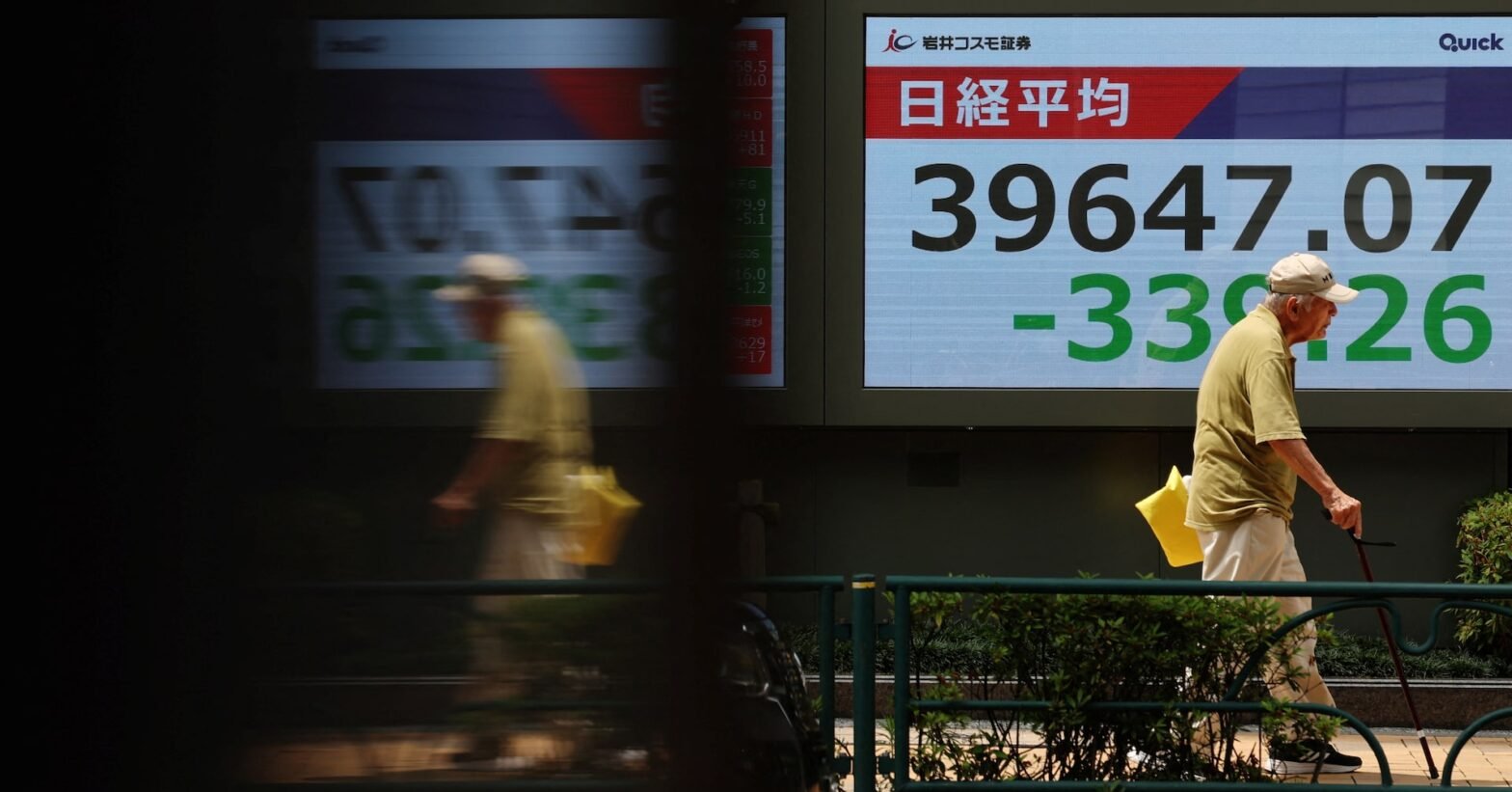 asian-stocks-wobble,-dollar-edges-down-with-tariff-deadline-in-focus