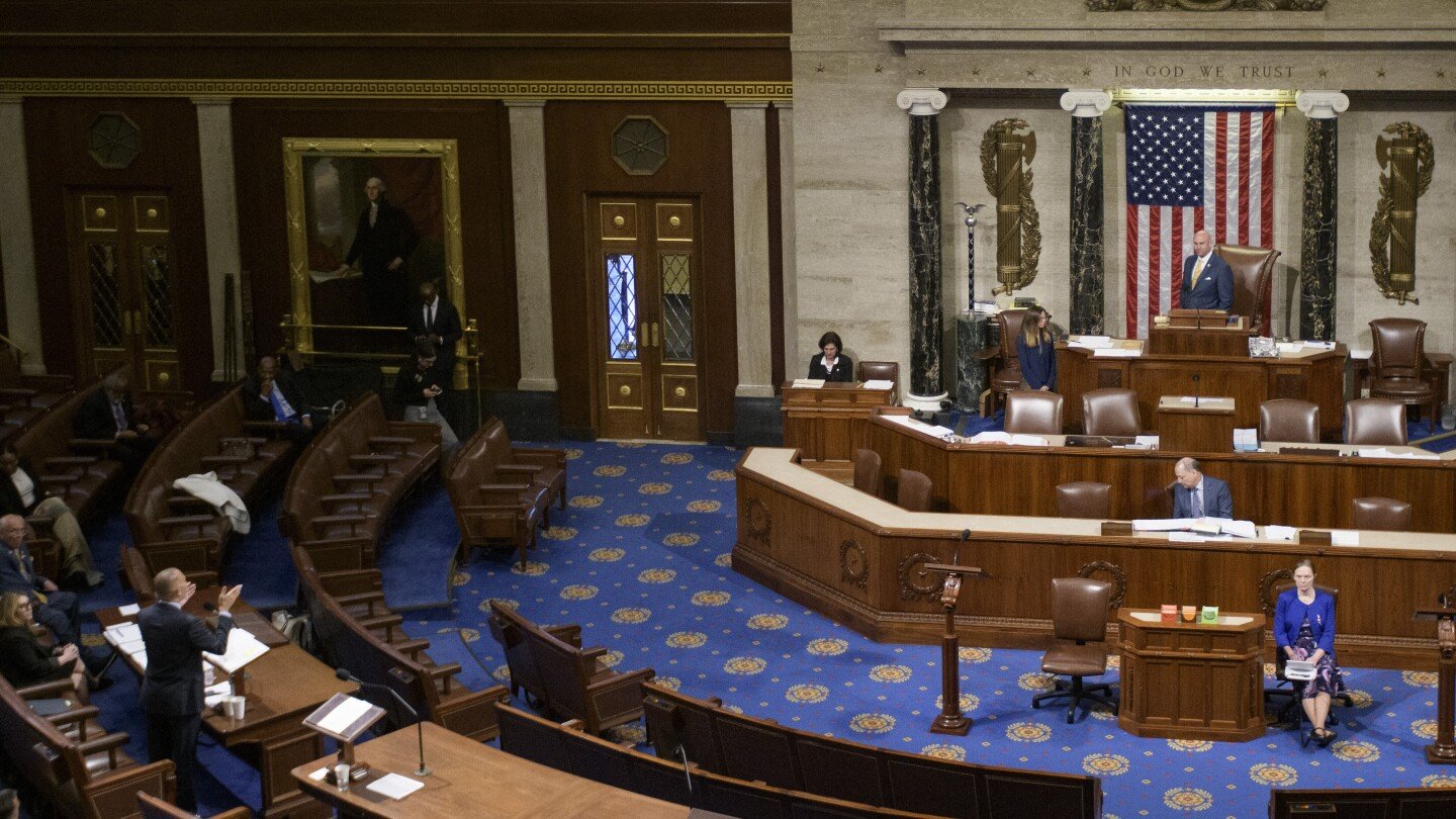 hakeem-jeffries-takes-his-‘sweet-time’-holding-the-floor-to-delay-trump’s-tax-bill