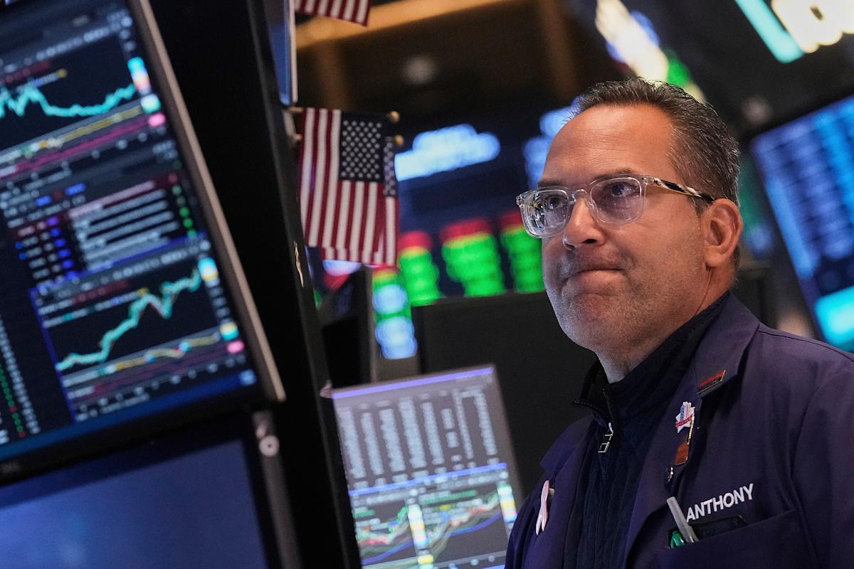 stock-market-today:-dow,-s&p-500,-nasdaq-sink-as-trump-says-he’ll-impose-25%-tariffs-on-japan,-south-korea