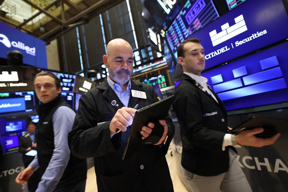 stock-market-today:-dow,-s&p-500,-nasdaq-futures-mixed-as-trump-ramps-up-tariff-threats-ahead-of-august-deadline