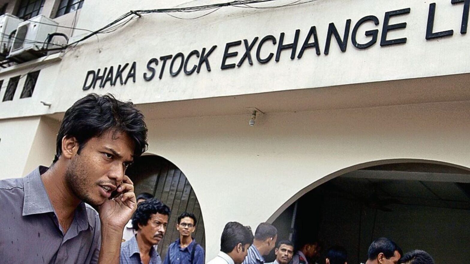 trump’s-tariffs:-dhaka-stock-exchange-ends-higher-despite-35%-tariffs-by-us-president