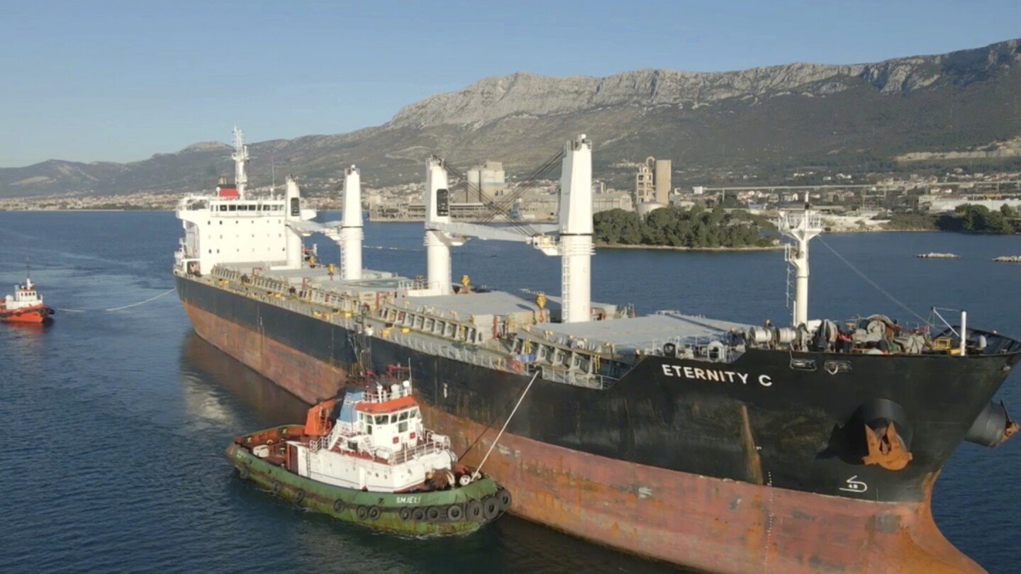 yemen’s-houthi-rebels-attack-a-ship-in-the-red-sea-after-claiming-they-sunk-another