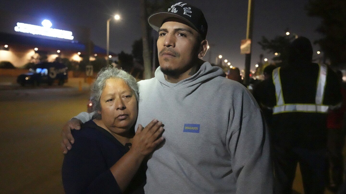 part-of-a-los-angeles-tunnel-collapses,-possibly-trapping-workers-inside