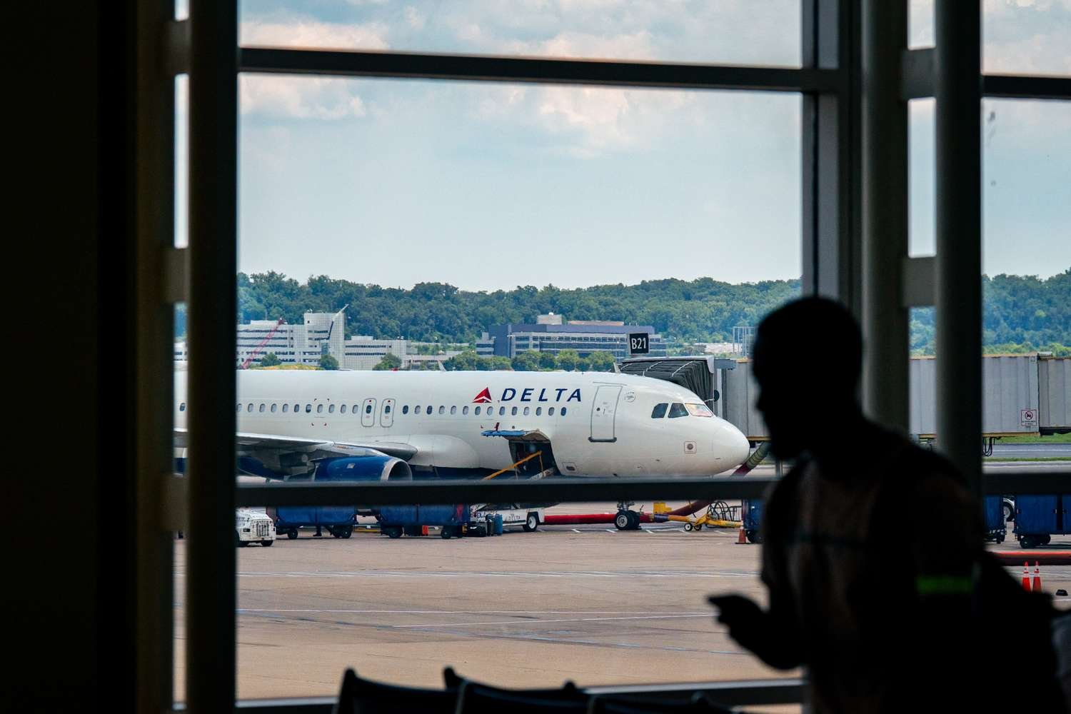 top-stock-movers-now:-delta-air-lines,-wk-kellogg,-autodesk,-and-more