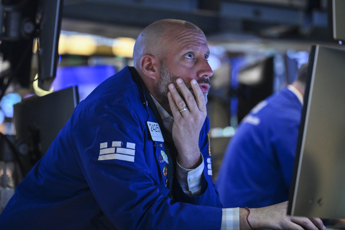 stock-market-today:-35%-tariff-on-canada-spooks-investors