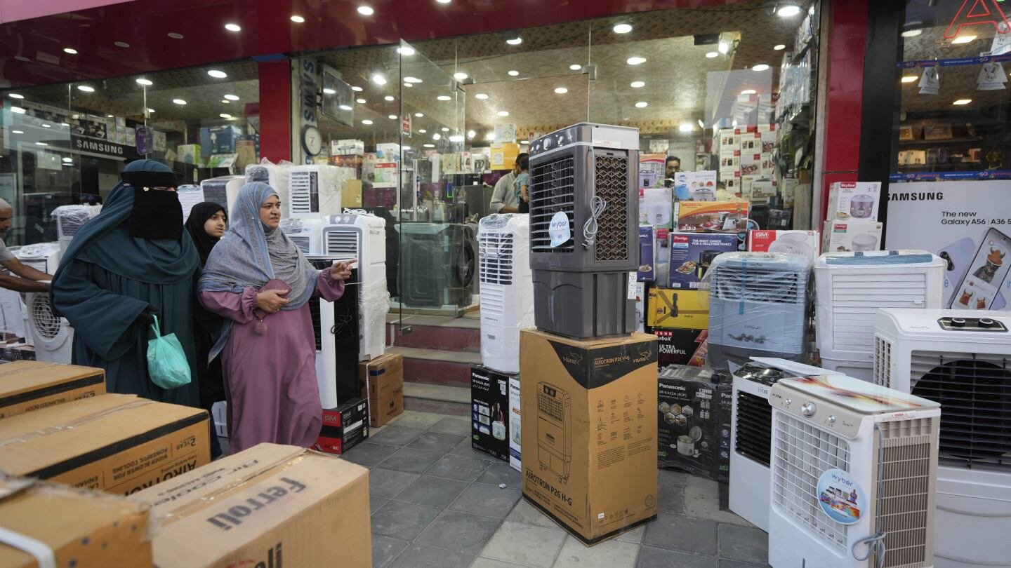 india-wants-air-conditioners-to-be-made-with-milder-temperature-settings-to-save-energy