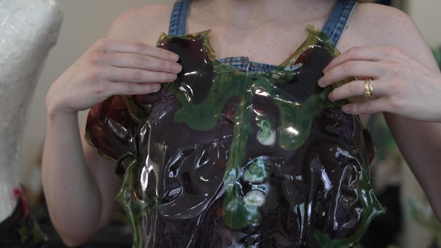 a-designer-dressed-chappell-roan-with-seaweed.-but-don’t-expect-to-find-the-approach-in-stores