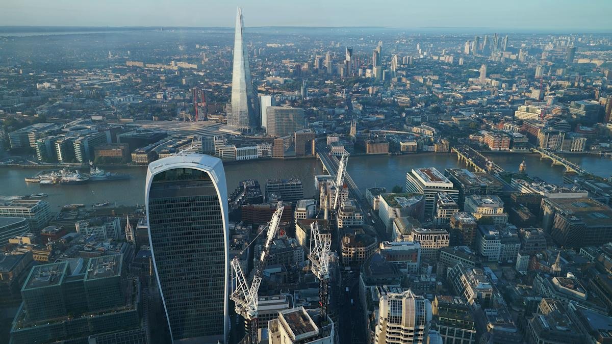 uk-cuts-stock-market-red-tape-in-bid-to-aid-chancellor’s-growth-plans