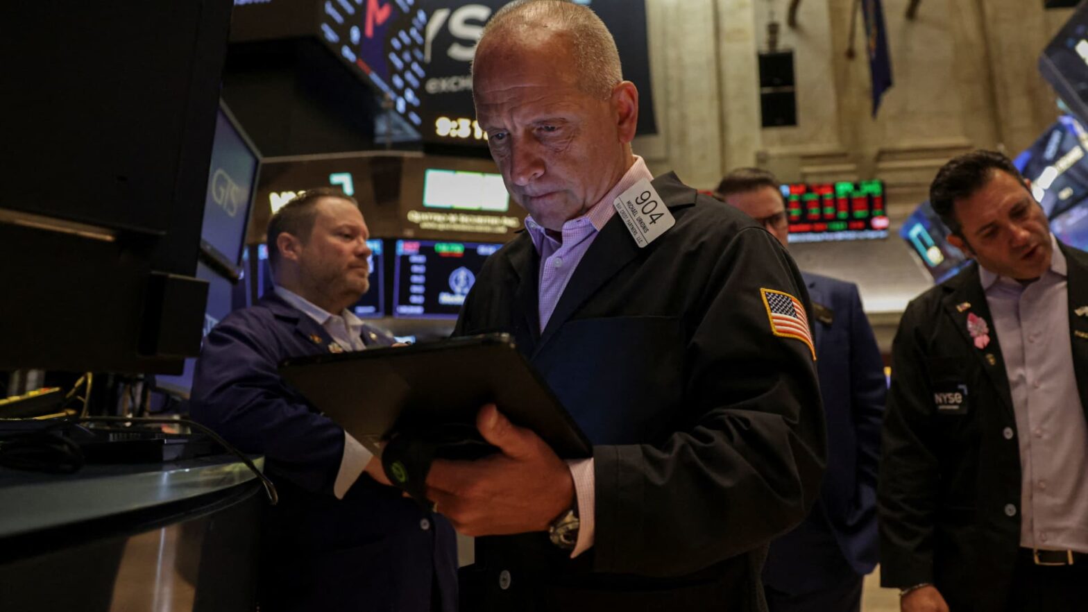 s&p-500-futures-rise-as-investors-await-bank-earnings,-inflation-reading:-live-updates