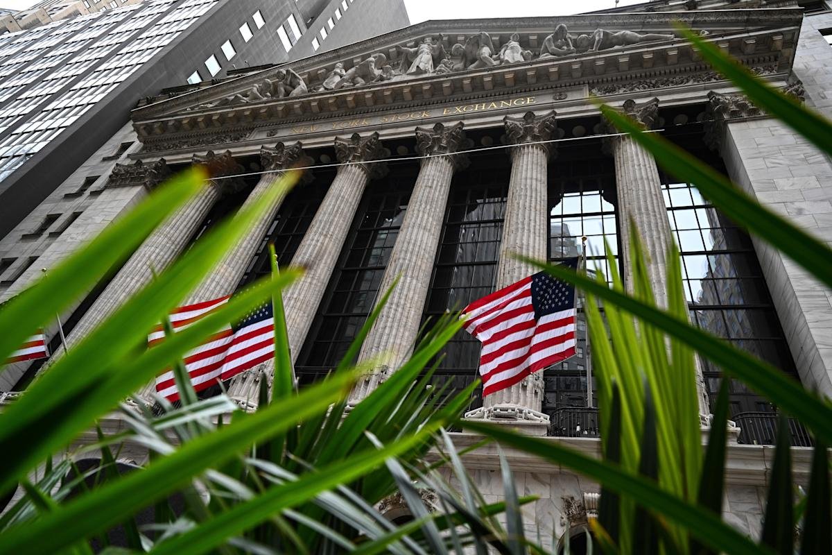 stock-market-today:-dow-futures-rise-as-s&p-500,-nasdaq-lag-as-wall-street-juggles-tariffs,-earnings,-and-inflation