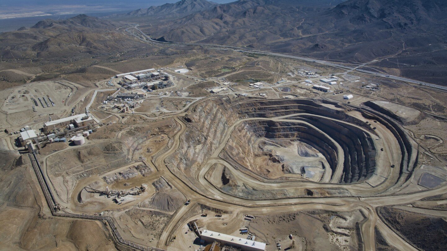 america’s-only-rare-earth-producer-gets-a-boost-from-apple-and-pentagon-agreements