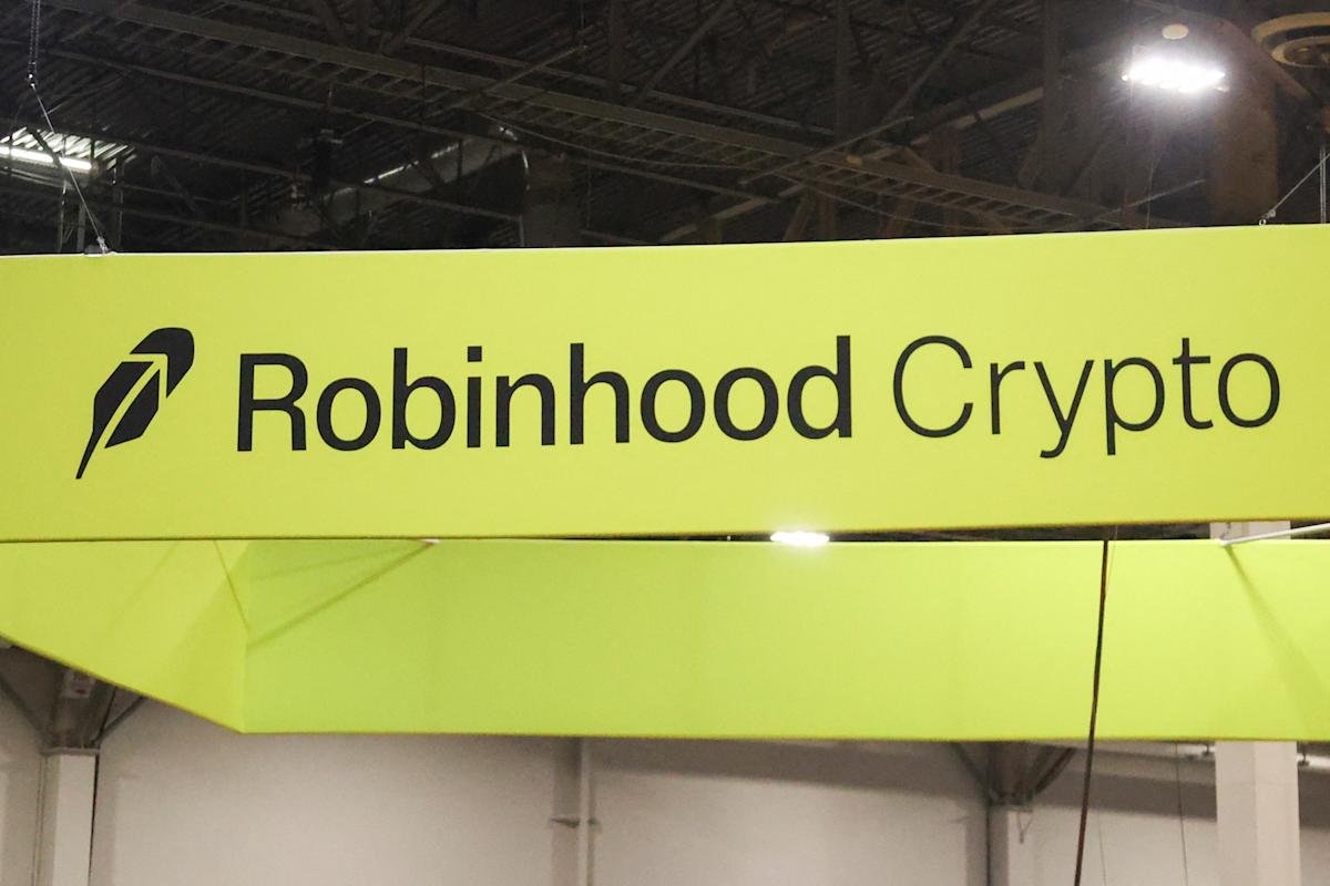 robinhood-stock-is-telling-the-story-of-the-market’s-march-to-record-highs