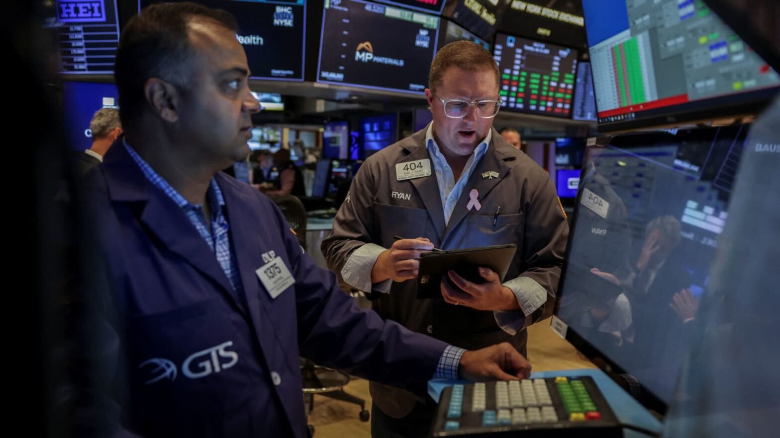 stock-futures-are-little-changed-as-traders-await-big-tech-earnings,-eye-trade-developments:-live-updates