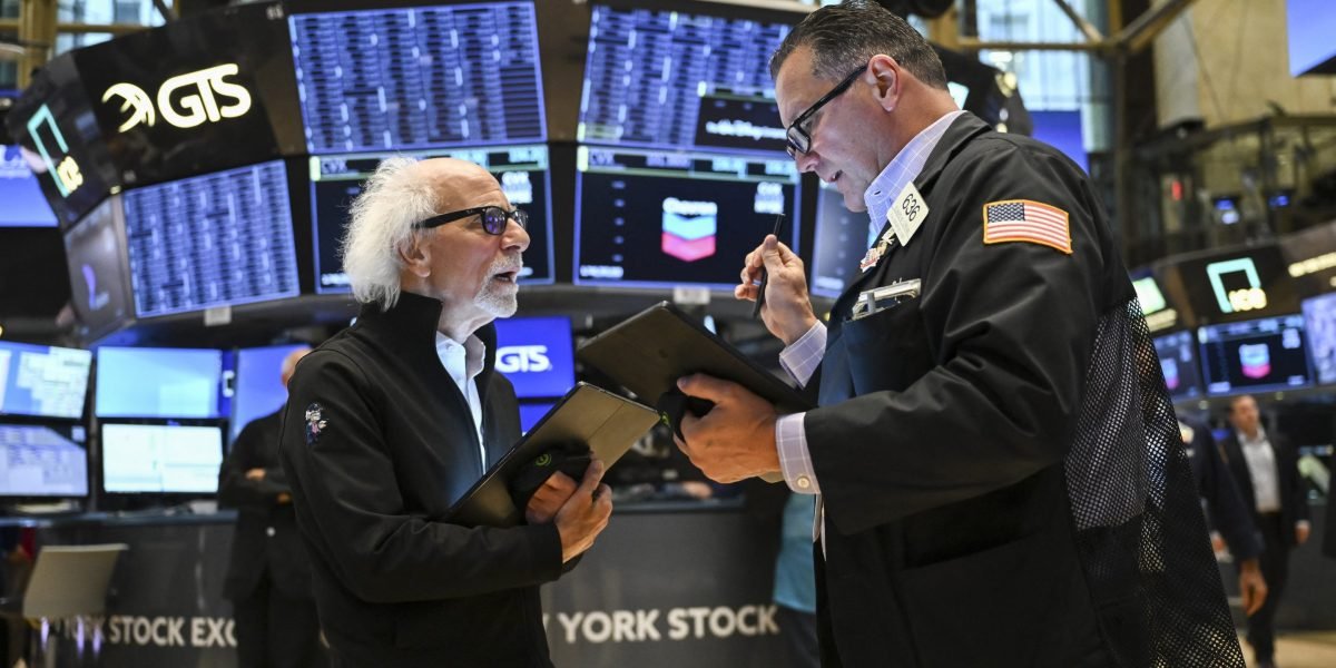 dow-futures-dip-as-investors-brace-for-a-big-week-of-earnings,-housing-market-data-and-jerome-powell