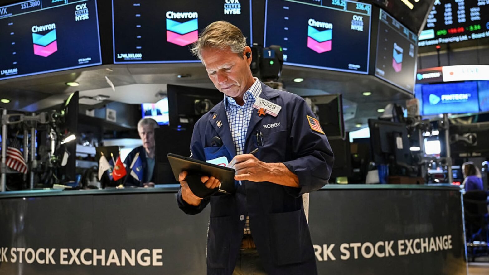 s&p-500-futures-are-little-changed-after-index-notches-back-to-back-closing-records:-live-updates