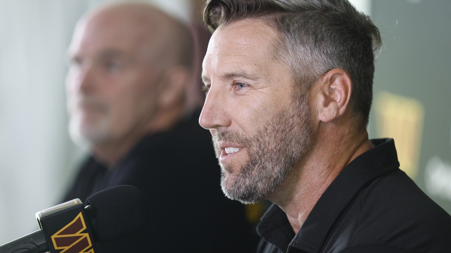 commanders-gm-says-non-football-topics-such-as-president-trump’s-comments-don’t-reach-him