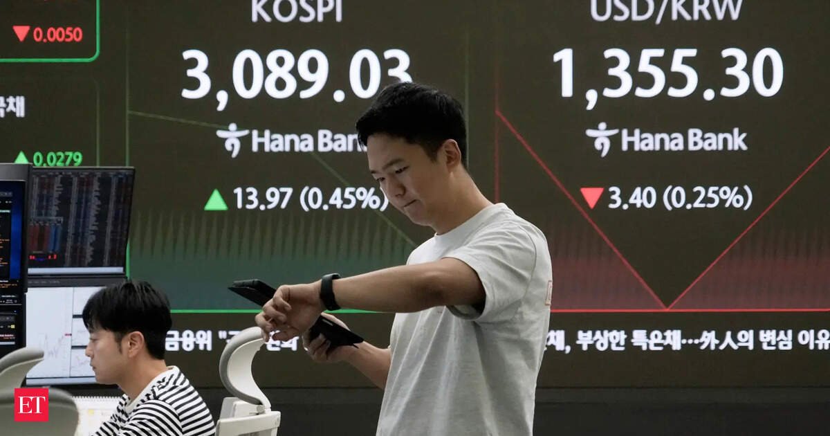 us.-stock-market-today:-dow,-s&p-500,-nasdaq-climb-on-us–japan-deal-as-tesla,-google,-and-meme-stocks-take-center-stage