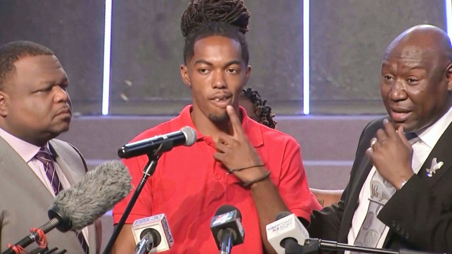 black-man-punched-and-pulled-from-his-car-by-florida-deputies-on-video-is-set-to-speak-to-public