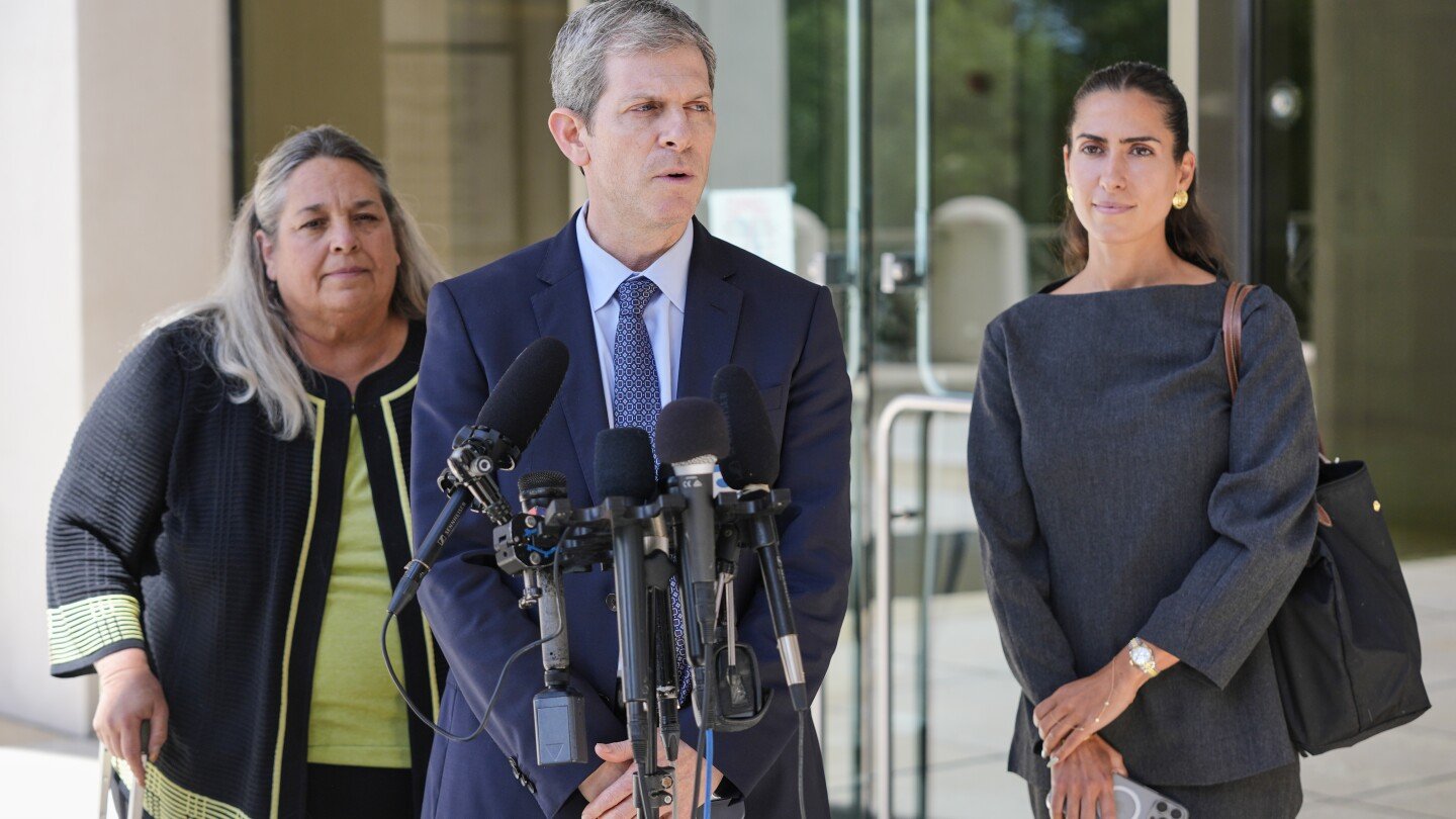 justice-department-will-meet-with-ghislaine-maxwell,-jeffrey-epstein’s-imprisoned-girlfriend