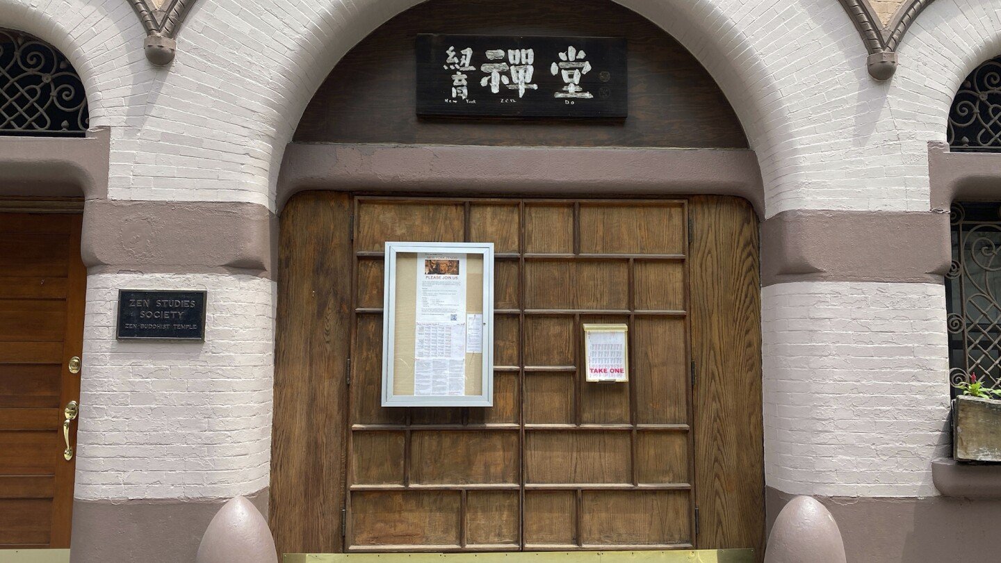 for-young-and-buddhist-curious,-a-moment-of-modern-mindfulness