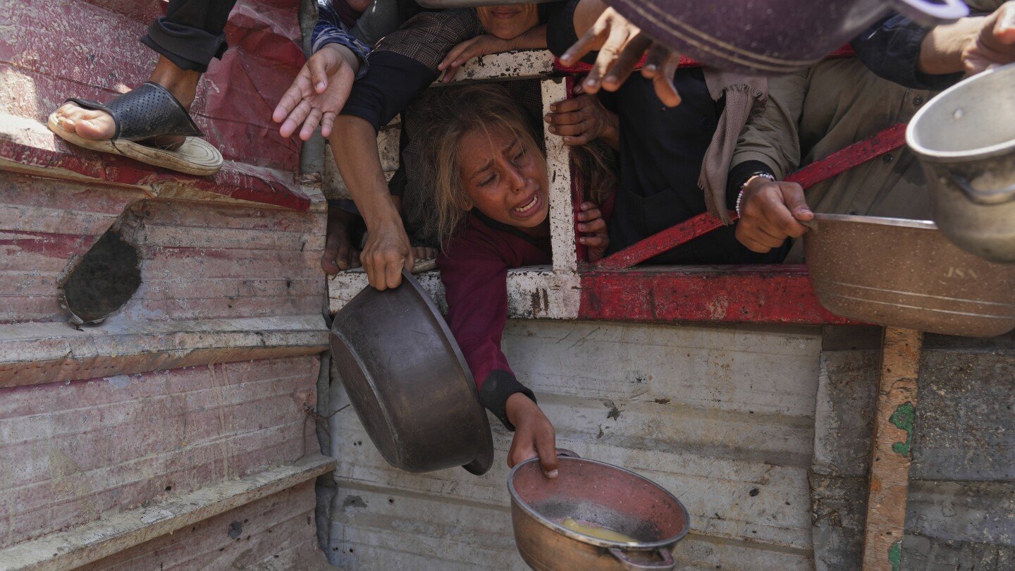 at-least-25-people-killed-by-israeli-gunshots-and-strikes-in-gaza,-some-while-seeking-aid