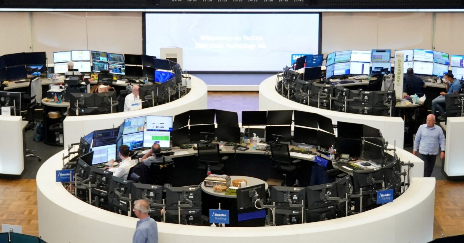 global-stock-index-falls,-euro-slides-after-us-eu-trade-deal