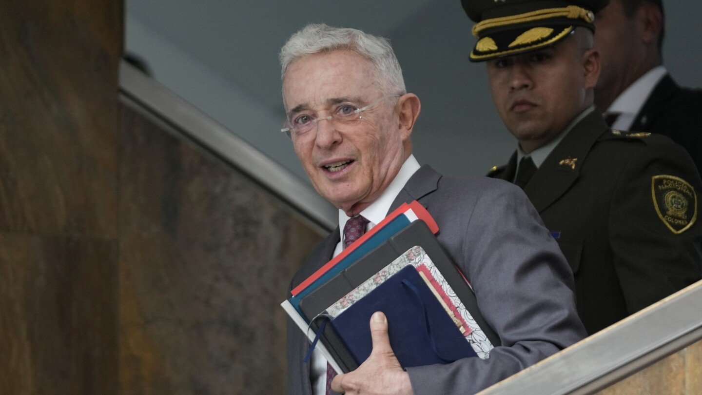 jueza-da-veredicto-en-juicio-a-expresidente-colombiano-uribe:-“la-justicia-no-se-arrodilla-al-poder”