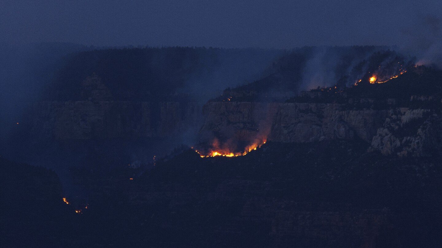 crews-struggle-to-contain-wildfire-on-the-north-rim-of-the-grand-canyon