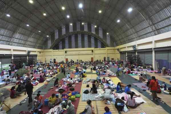 Thai residents who fled homes following clashes between Thai and Cambodian soldiers rest at an evacuation center in Surin province, Thailand, Friday, July 25, 2025. (AP Photo/Sakchai Lalit)