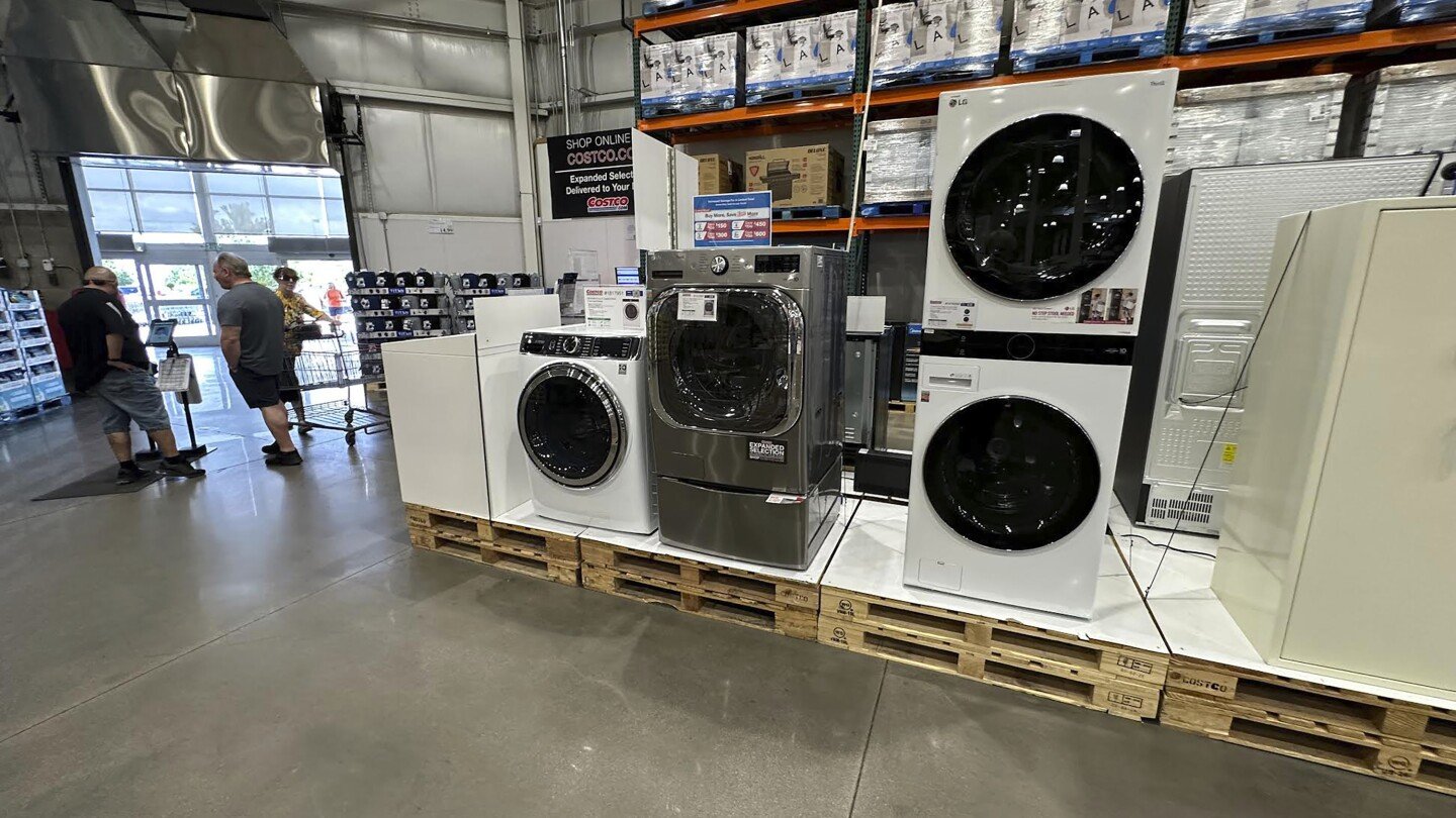 a-key-us-inflation-gauge-rose-last-month-as-trump’s-tariffs-lifted-goods-prices