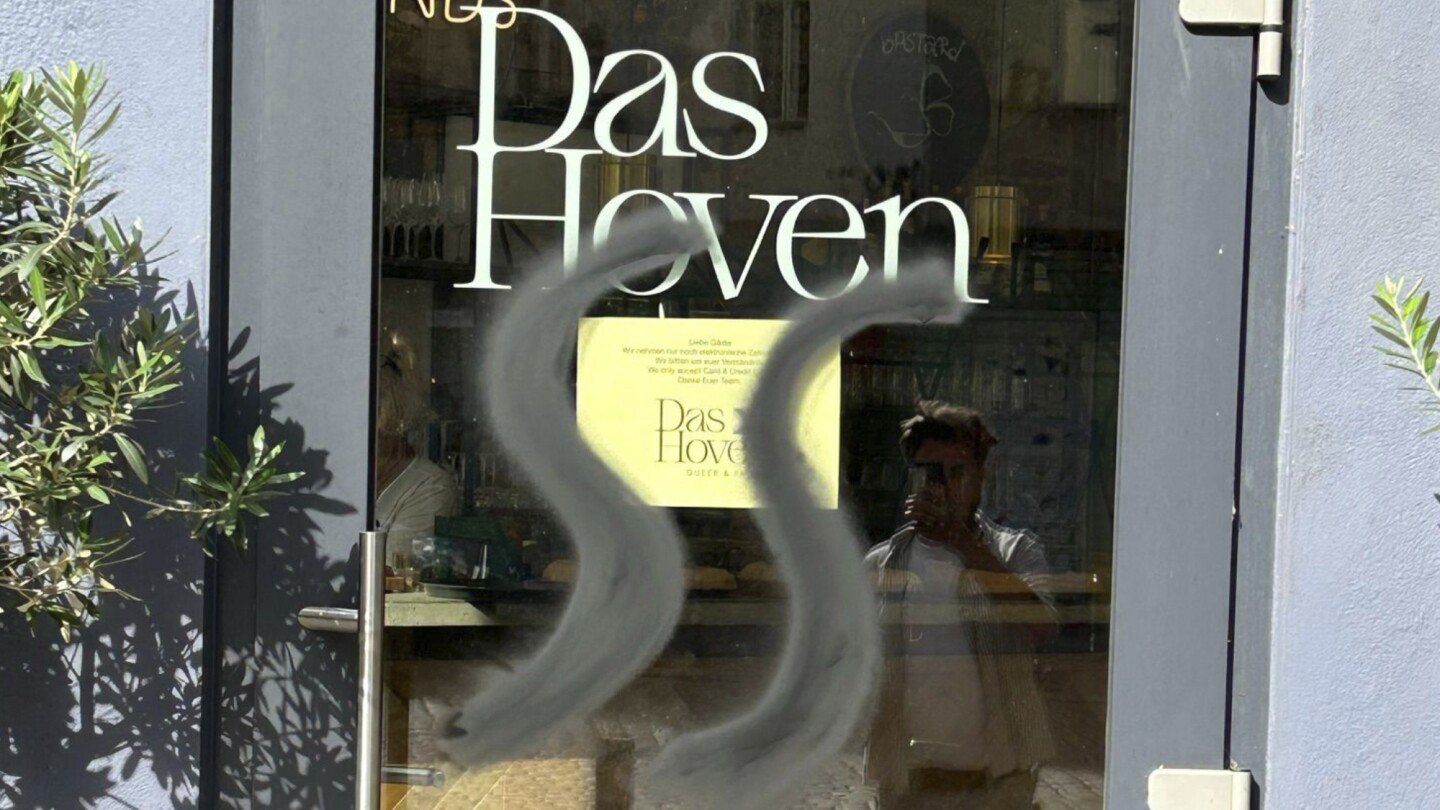 how-an-lgbtq+-cafe’s-neon-sign-became-a-beacon-for-hate-in-berlin