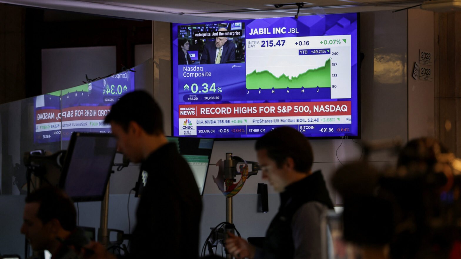 stocks-drop-as-trump’s-new-tariffs-weigh-on-markets