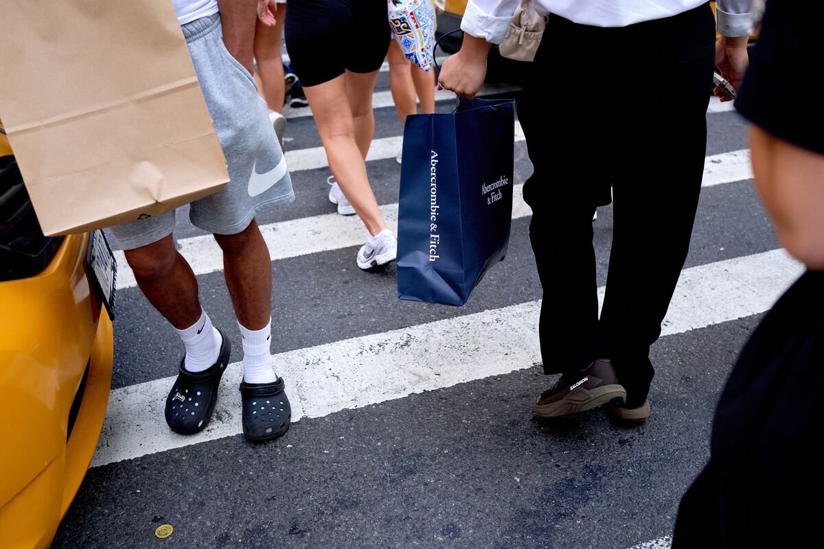 us-consumer-sentiment-rises-to-five-month-high-on-stocks-rally