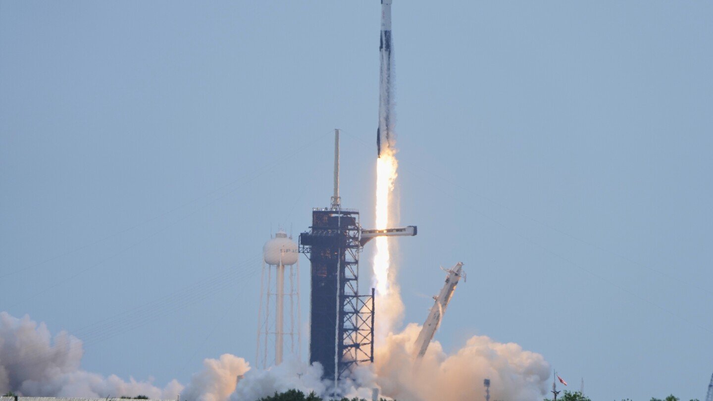 astronauts-launch-to-the-space-station-after-sidelined-by-boeing’s-troubled-starliner
