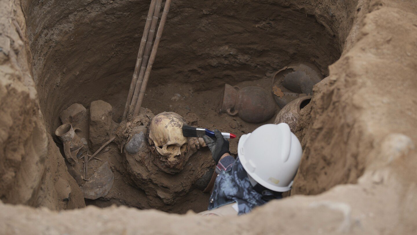 utility-workers-in-peru-unearth-pre-incan-tomb-with-1,000-year-old-remains