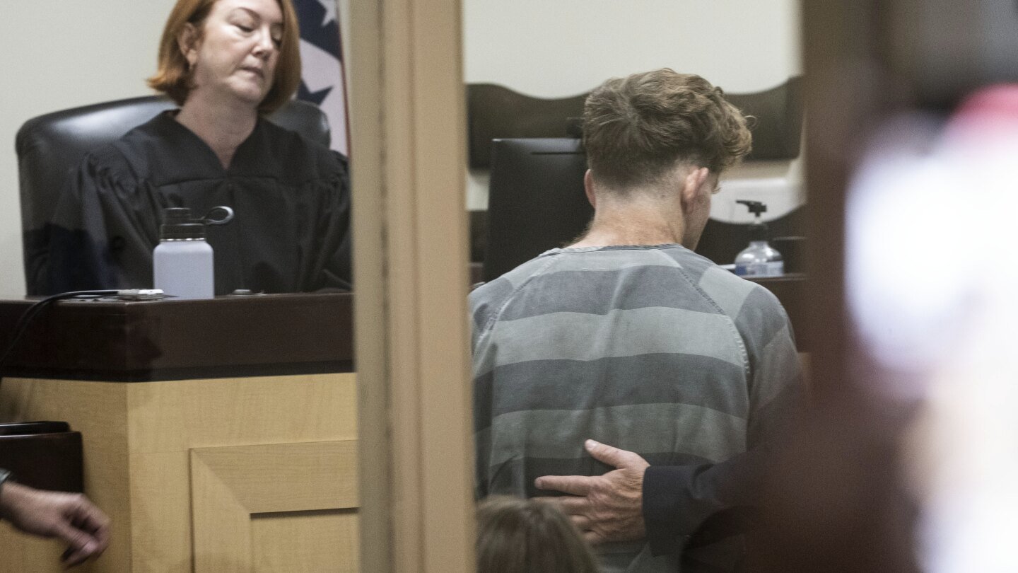 teacher-who-admitted-to-killing-couple-on-a-hike-with-their-kids-in-arkansas-to-appear-in-court